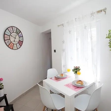 Vertigo Apartment *